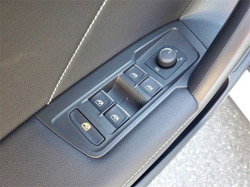 Certified 2024 Volkswagen Tiguan SE R-Line image 15