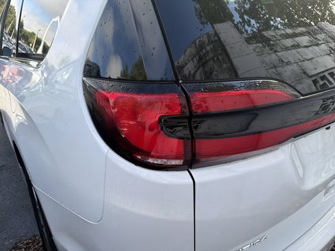Used 2024 Chrysler Pacifica Touring-L FWD image 8