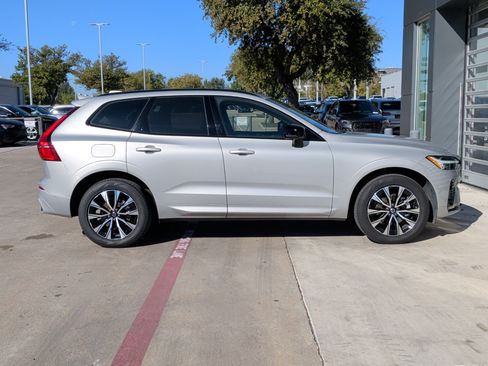 Used 2025 Volvo XC60 B5 Plus image 10