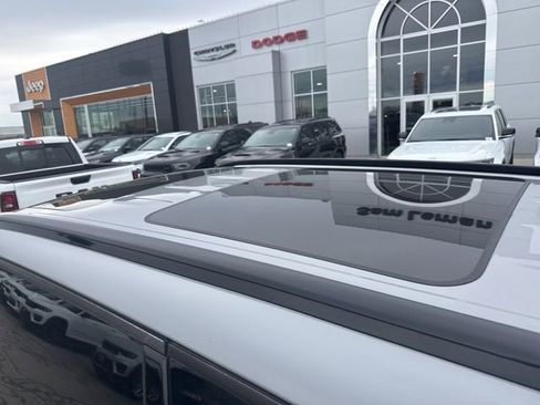 Used 2022 Kia Telluride SX w/ SX Prestige Package image 4