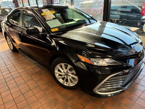 Used 2023 Toyota Camry LE image 1