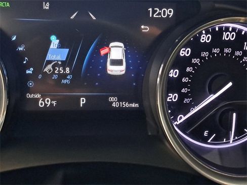 Used 2019 Toyota Camry XLE image 2