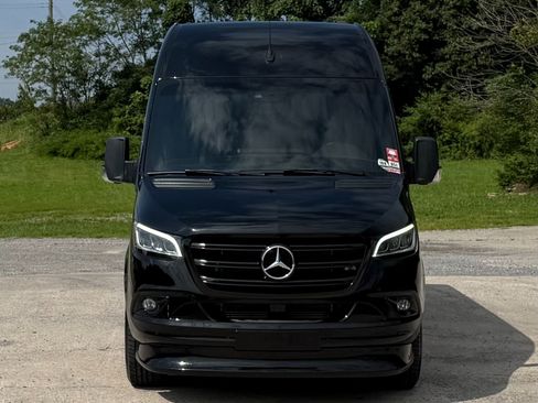 Used 2022 Mercedes-Benz Sprinter 3500 image 7