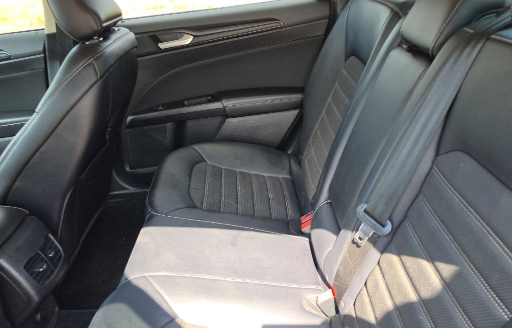 Used 2018 Ford Fusion SE w/ Equipment Group 201A FWD image 7