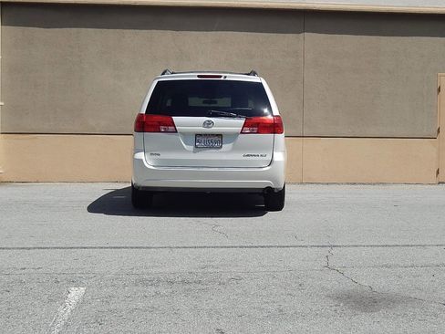 Used 2005 Toyota Sienna XLE Limited image 9