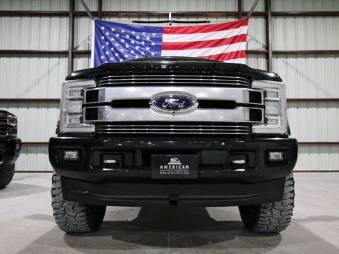 Used 2019 Ford F250 Limited AWD/4WD image 2