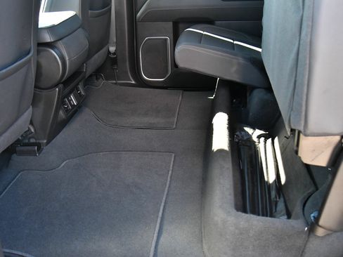 Used 2025 GMC Sierra 1500 SLT AWD/4WD image 40