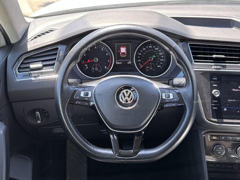 Used 2018 Volkswagen Tiguan SE FWD image 18