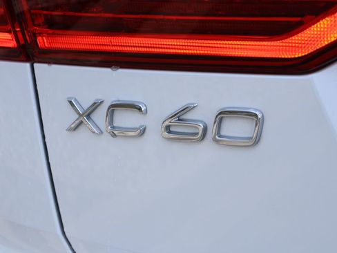 Used 2023 Volvo XC60 T8 Ultimate w/ Climate Package AWD/4WD image 8