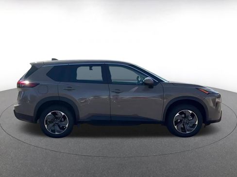 Used 2025 Nissan Rogue SV image 16