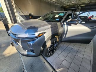 Used 2025 Chevrolet Trax RS w/ Driver Confidence Package FWD video 2