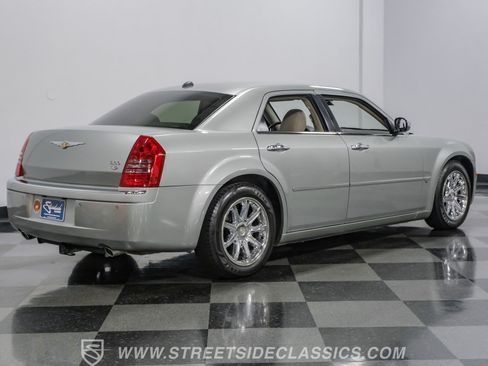 Used 2005 Chrysler 300 C w/ Navigation & Sound Group II RWD image 12