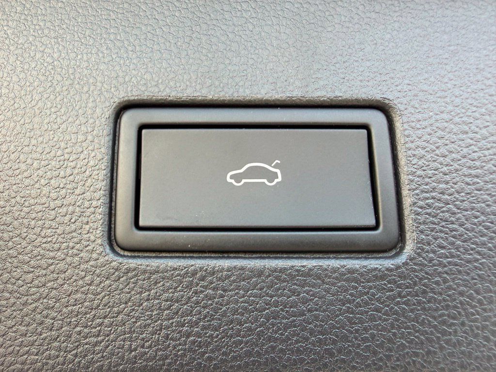 Used 2024 Volkswagen Atlas SE FWD image 17