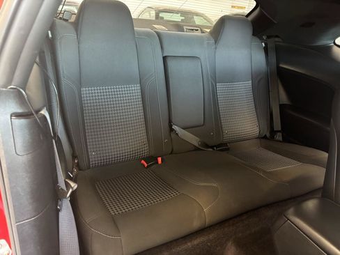 Used 2016 Dodge Challenger SXT RWD image 21