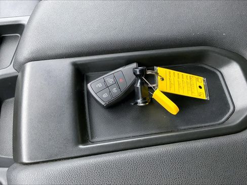 Used 2025 GMC Sierra 1500 SLT image 13