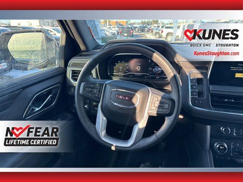 Used 2024 GMC Yukon SLT image 32