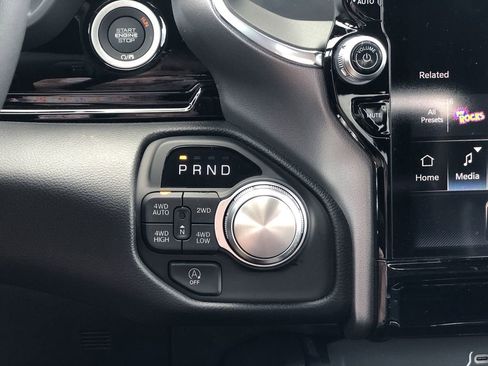 New 2026 RAM 1500 Laramie AWD/4WD image 18
