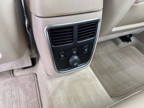 Used 2011 Chrysler 300 C image 17