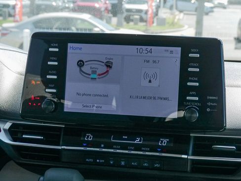 Used 2022 Toyota Sienna LE image 13