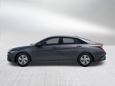 New 2026 Hyundai Elantra SE FWD image 3