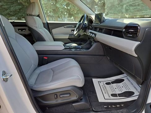 Used 2025 Honda Pilot EX-L image 37