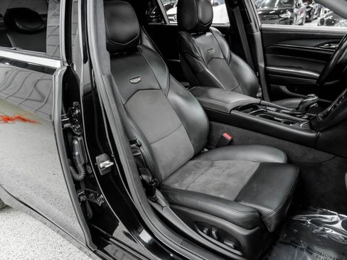 Used 2018 Cadillac CTS V w/ Luxury Package image 41