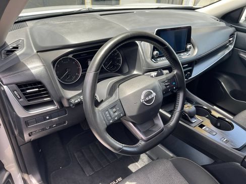 Used 2025 Nissan Rogue SV FWD image 34