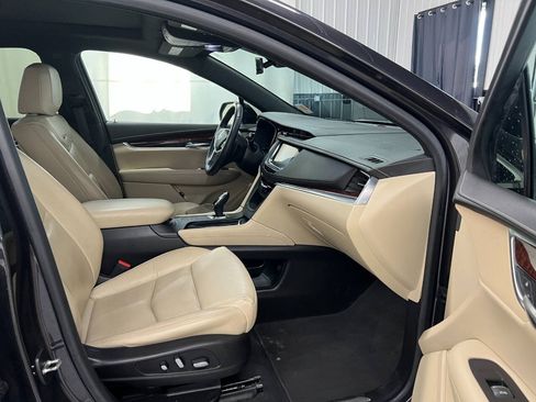 Used 2017 Cadillac XT5 Luxury w/ Driver Awareness Package AWD/4WD image 11