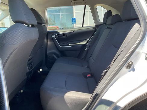 Used 2022 Toyota RAV4 LE AWD/4WD image 21