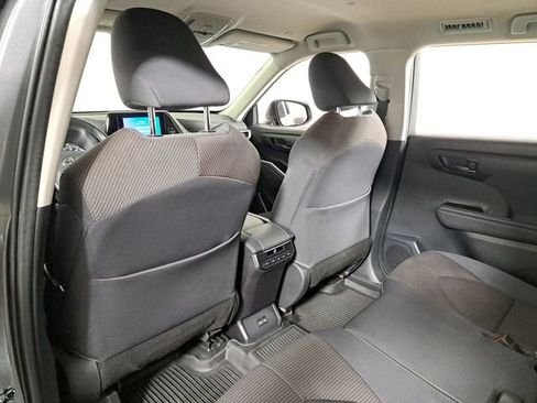 Used 2023 Toyota Highlander LE image 11