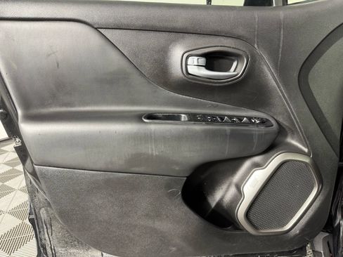 Used 2019 Jeep Renegade Limited w/ UConnect 8.4 Nav Group image 37