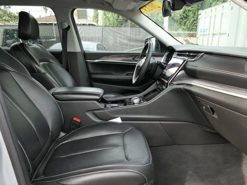 Used 2023 Jeep Grand Cherokee L Limited image 24