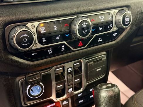 Used 2024 Jeep Wrangler Willys image 15