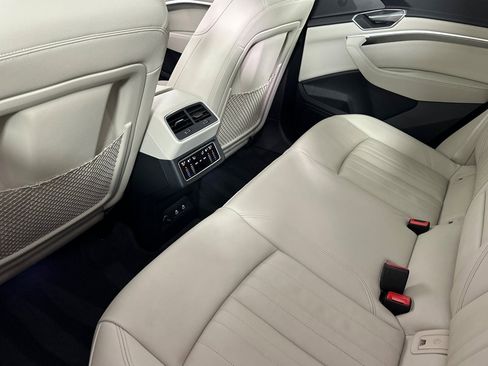Used 2022 Audi e-tron Premium w/ Convenience Plus Package image 11