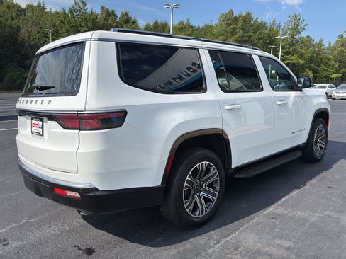 Used 2025 Jeep Wagoneer Series II AWD/4WD image 6