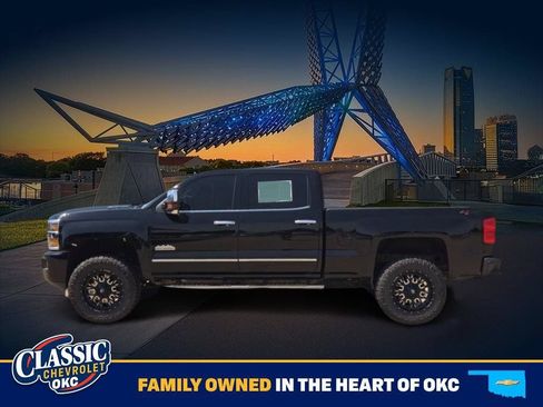 Used 2018 Chevrolet Silverado 2500 High Country w/ Duramax Plus Package AWD/4WD image 4
