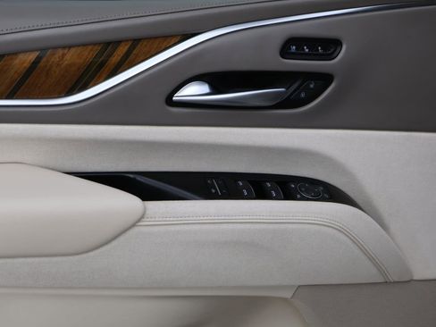 Used 2022 Cadillac Escalade ESV Premium Luxury Platinum image 23