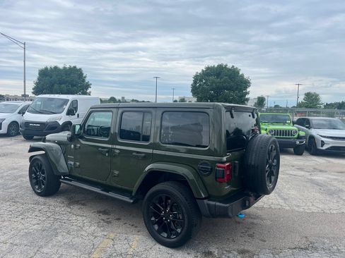 Used 2022 Jeep Wrangler Unlimited Sahara w/ Cold Weather Group AWD/4WD image 8