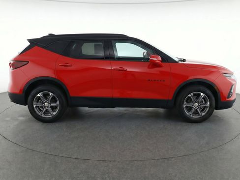 Used 2025 Chevrolet Blazer LT FWD image 11