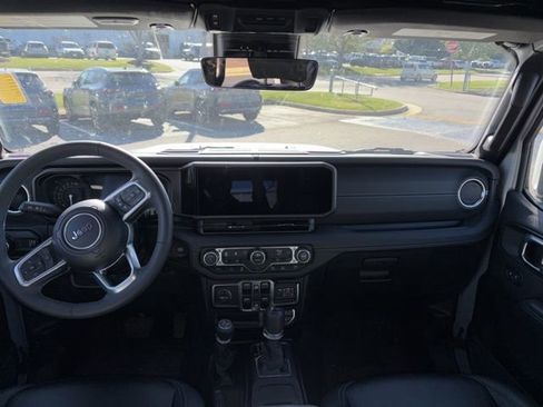 Used 2024 Jeep Wrangler High Altitude image 11