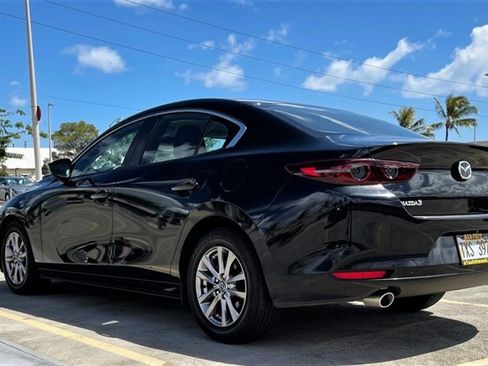 Used 2019 MAZDA MAZDA3 Sedan FWD image 3