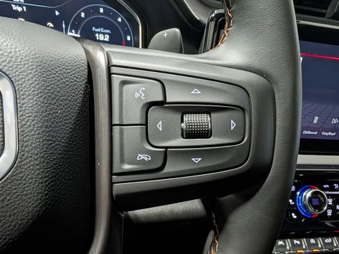 Used 2025 GMC Sierra 1500 AT4 w/ Technology Package AWD/4WD image 23