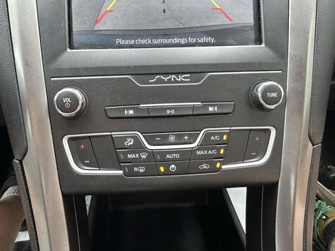 Used 2020 Ford Fusion SE FWD image 24