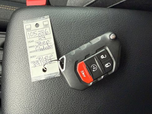 Used 2024 Jeep Gladiator Sport image 41