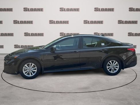 Used 2025 Toyota Camry LE w/ Convenience Package FWD image 2