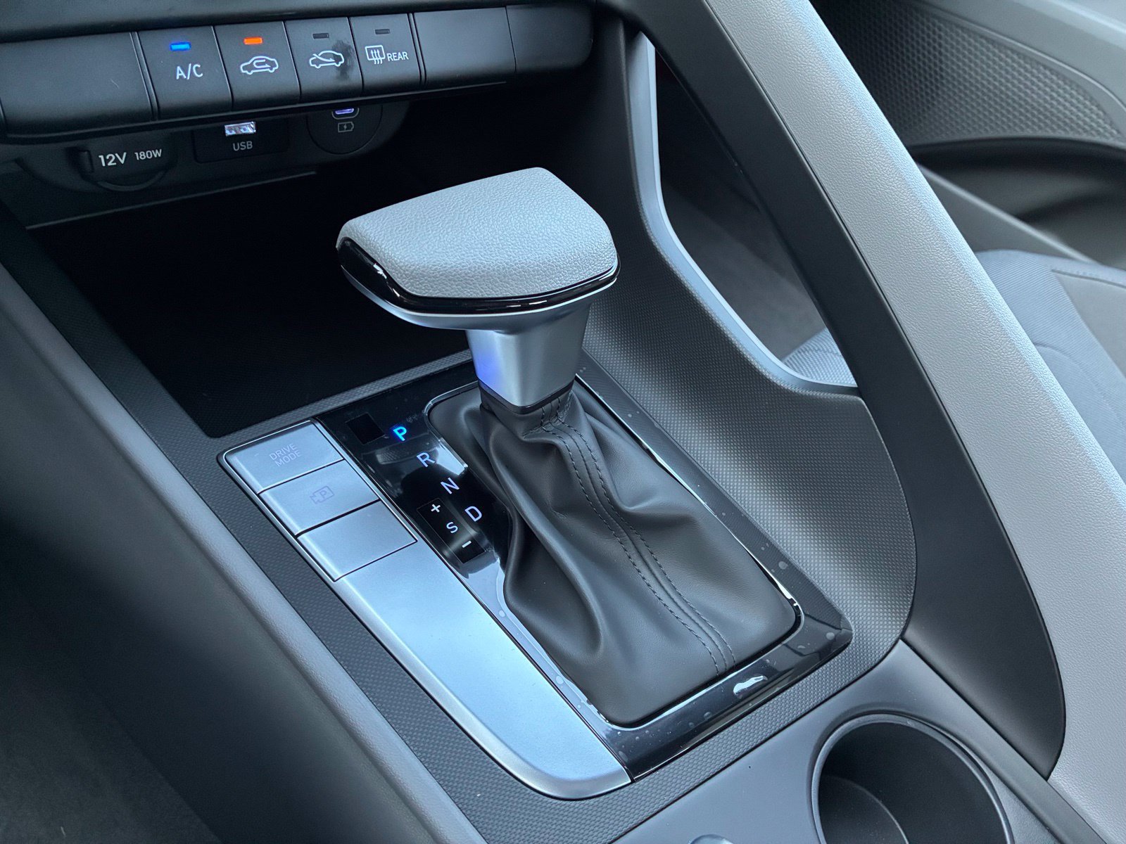 New 2026 Hyundai Elantra SE FWD image 24