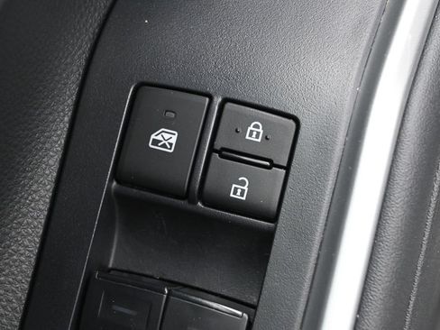 Used 2023 Toyota Highlander L FWD image 13