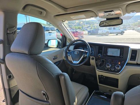 Used 2019 Toyota Sienna XLE w/ XLE Navigation Package AWD/4WD image 10