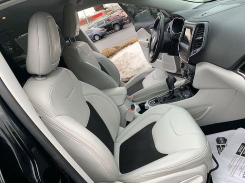 Used 2020 Jeep Cherokee Latitude Plus image 14