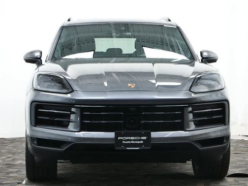 Used 2025 Porsche Cayenne image 10